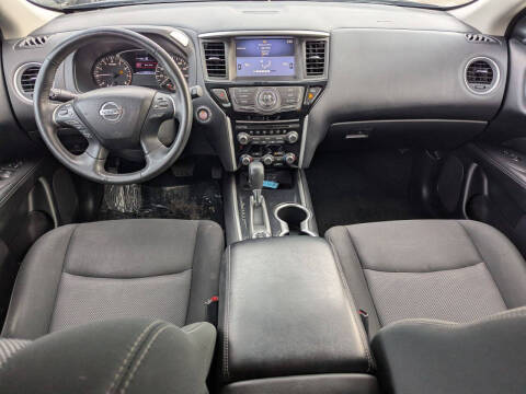 2020 Nissan Pathfinder SV