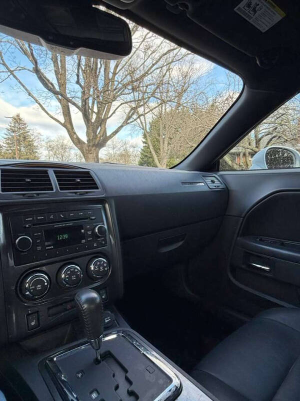 2014 Dodge Challenger SXT Plus