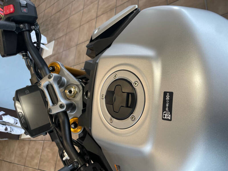 2024 Suzuki GSX-S1000