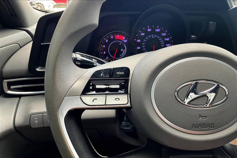 2023 Hyundai Elantra SE