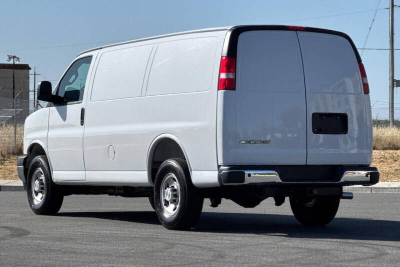 2025 Chevrolet Express 2500