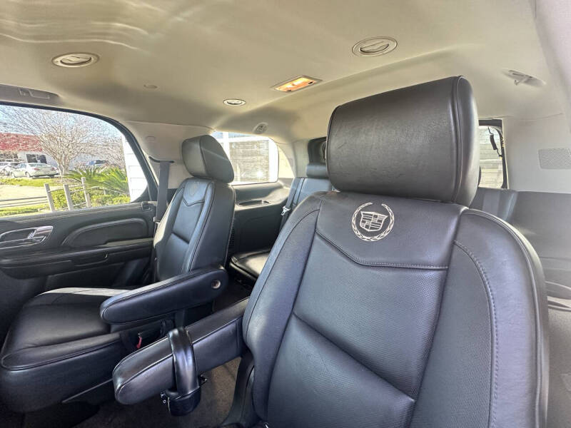 2013 Cadillac Escalade Platinum Edition