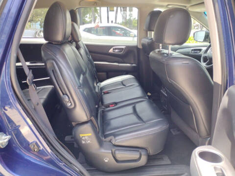 2017 Nissan Pathfinder SL