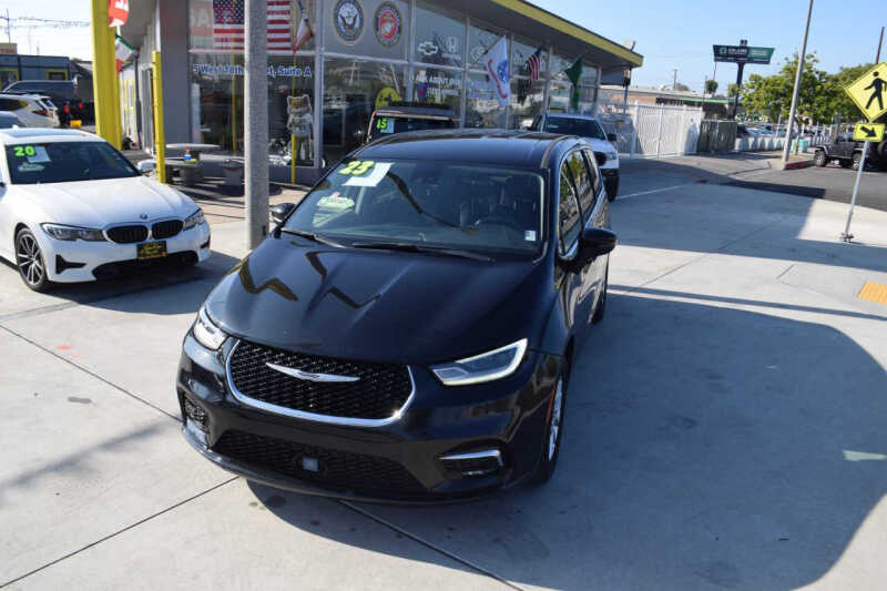 2023 Chrysler Pacifica Touring L