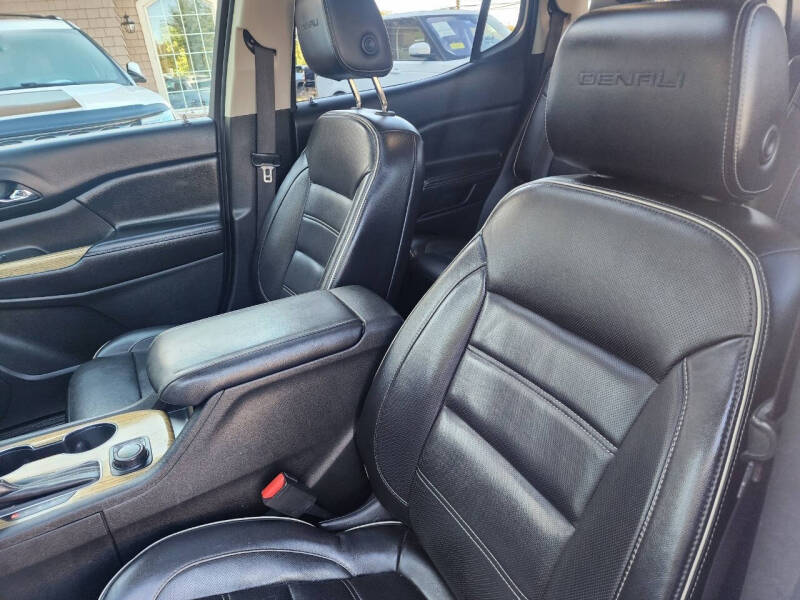 2017 GMC Acadia Denali