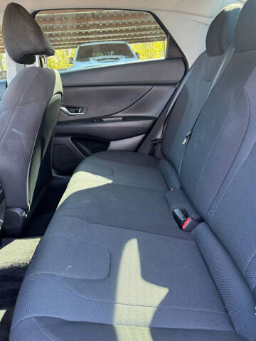 2024 Hyundai Elantra SE