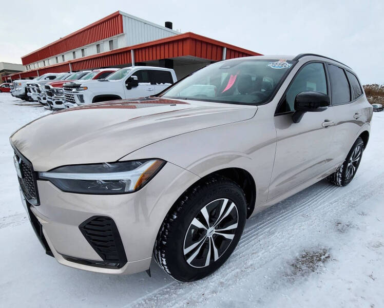 2025 Volvo XC60 B5 Core Dark Theme