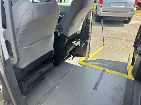 2022 Toyota Sienna LE 8-Passenger