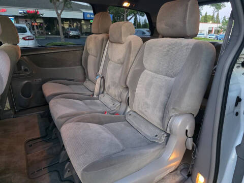 2007 Toyota Sienna LE 8-Passenger