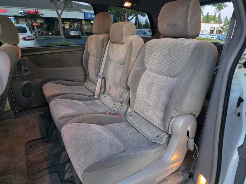 2007 Toyota Sienna LE 8-Passenger