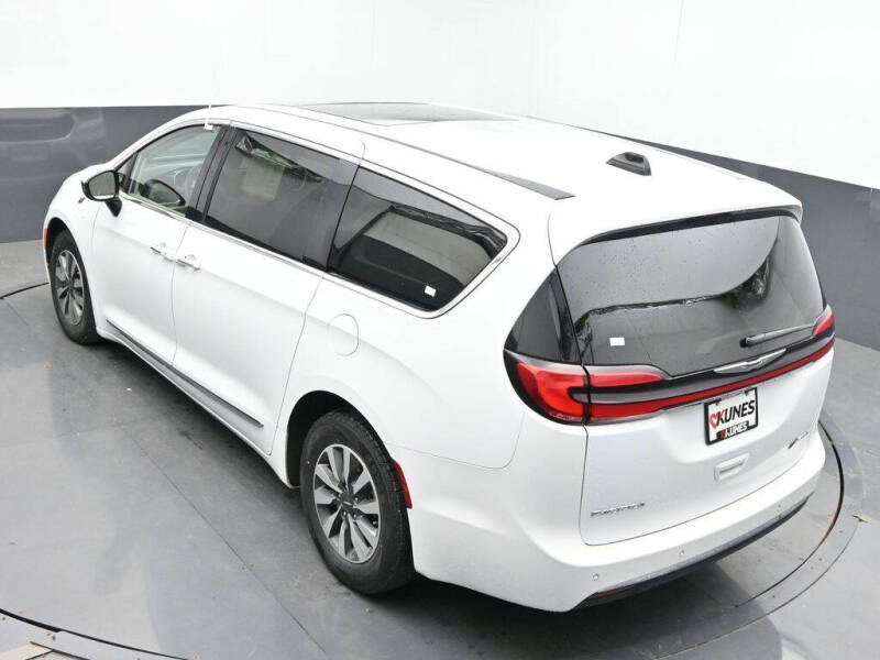 2023 Chrysler Pacifica Plug-In Hybrid Limited