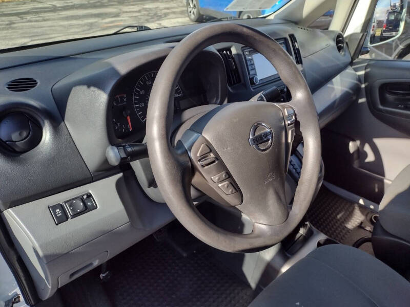 2019 Nissan NV200 SV photo 10