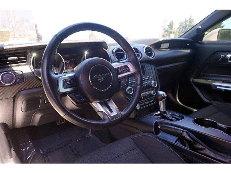 2017 Ford Mustang V6