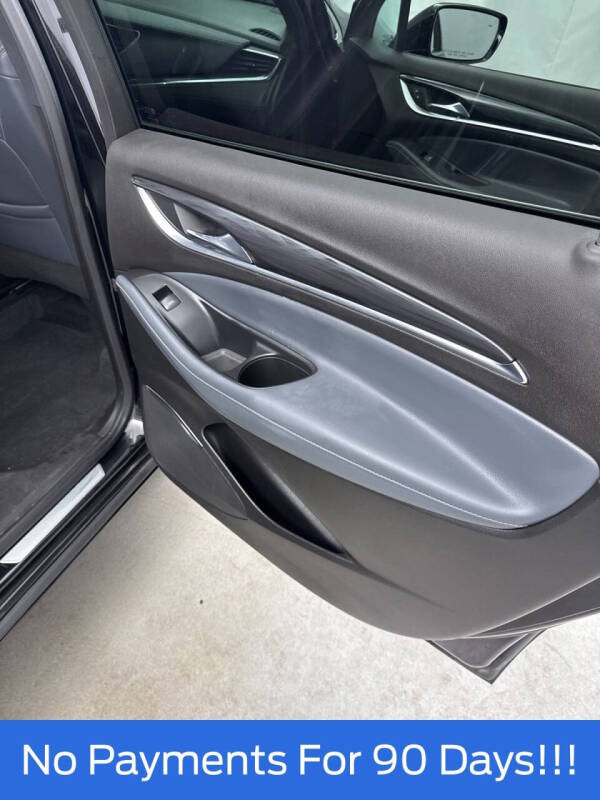 2022 Buick Enclave Essence
