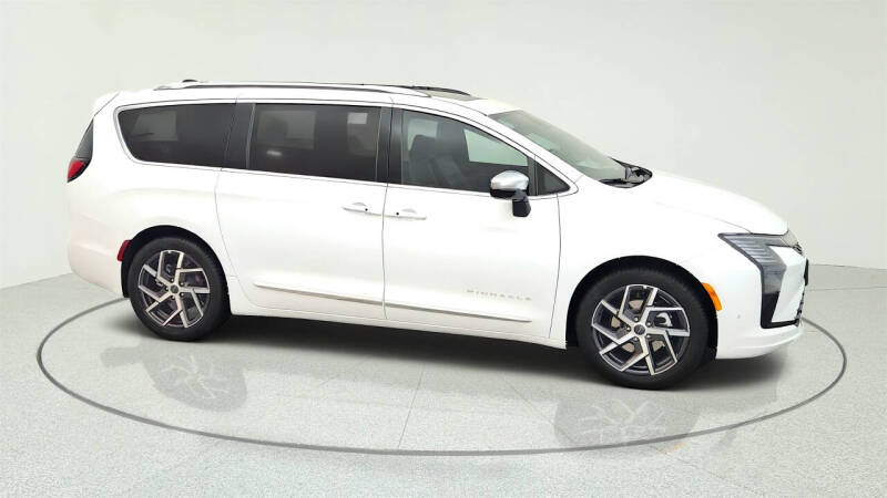 2027 Chrysler Pacifica Pinnacle
