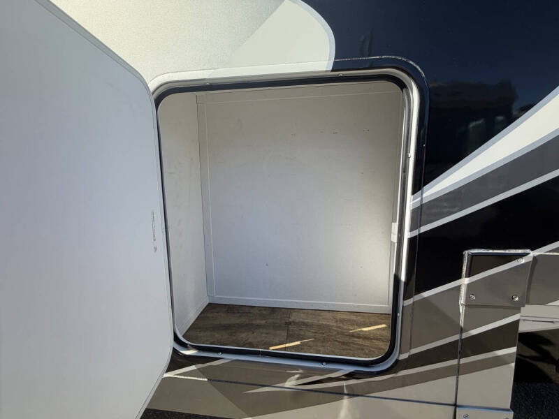 2017 Forest River Sunseeker MBS