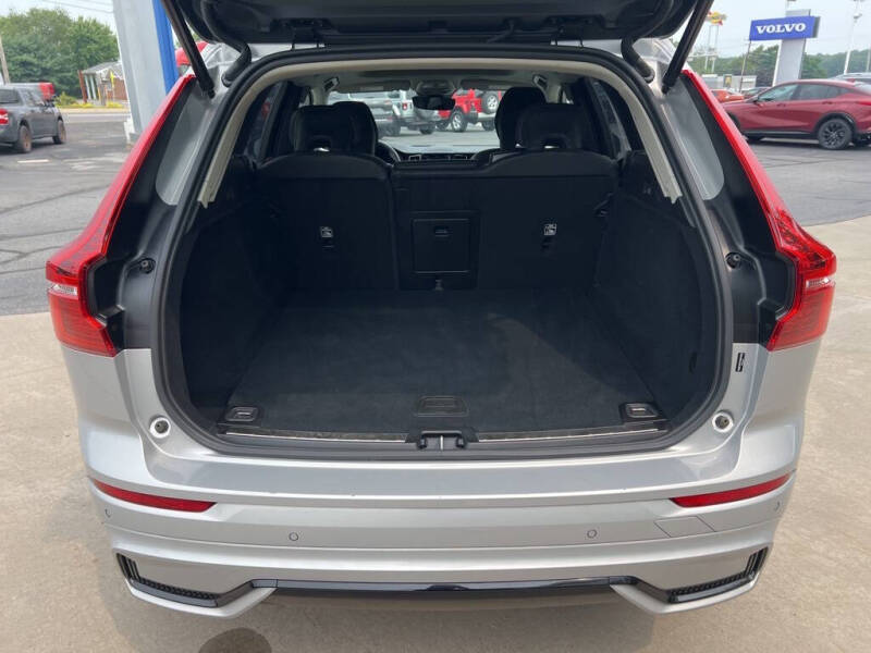 2025 Volvo XC60 B5 Plus Dark Theme