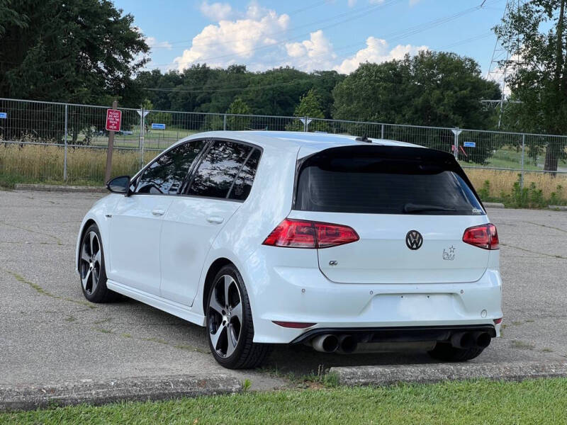2017 Volkswagen Golf R 4Motion