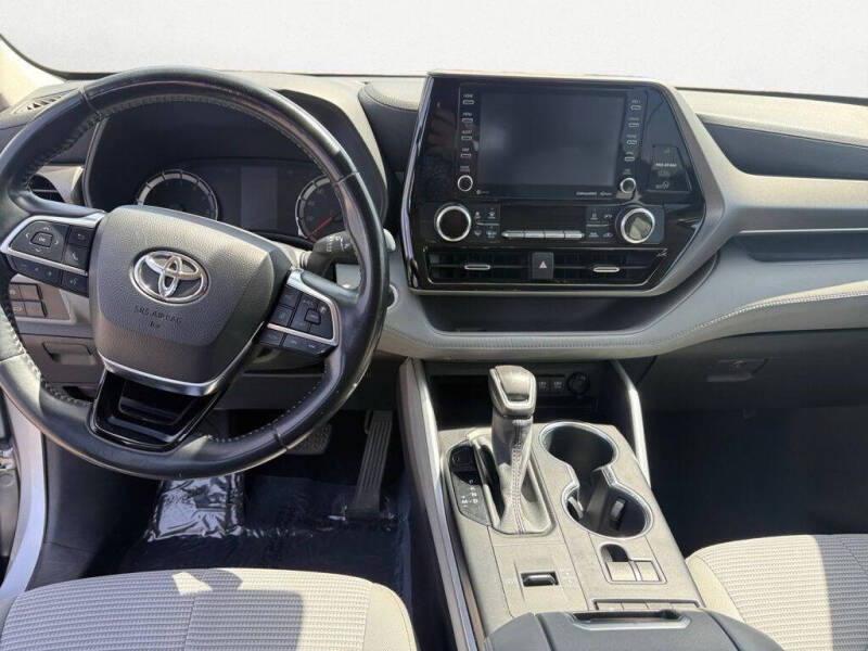 2021 Toyota Highlander LE