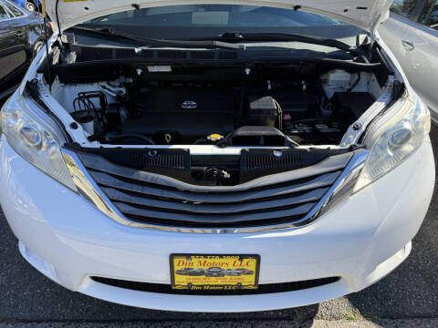 2013 Toyota Sienna XLE 8-Passenger
