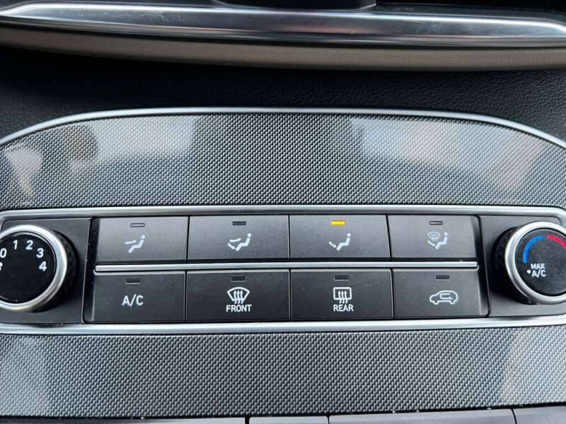 2022 Hyundai Santa Fe SE