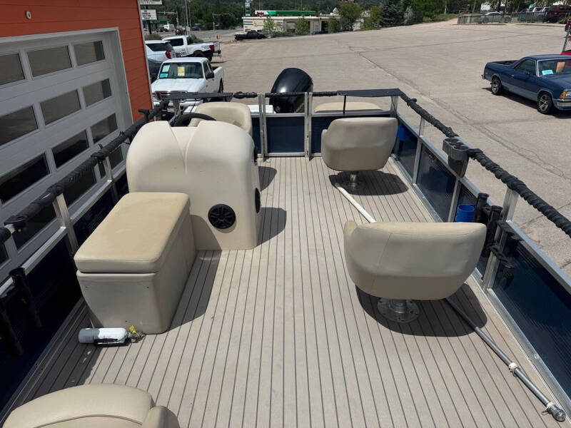 2021 FORESTER 19 Ft Pontoon