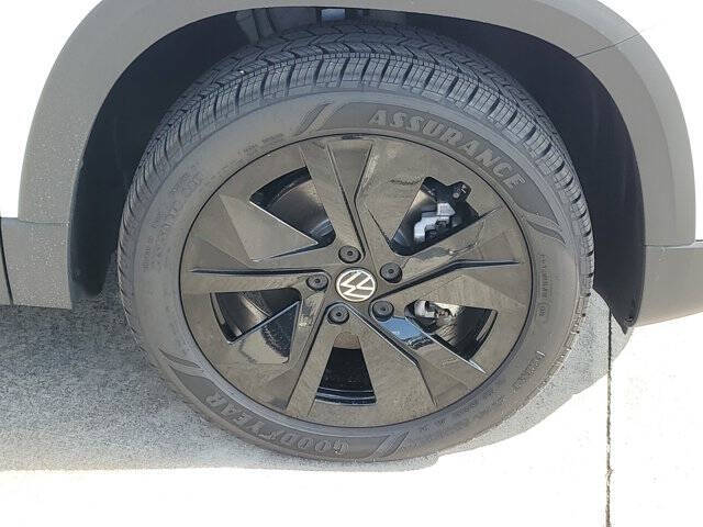 2025 Volkswagen Taos SE