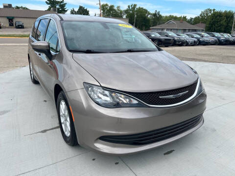 2017 Chrysler Pacifica for sale at River Motors in Portage WI