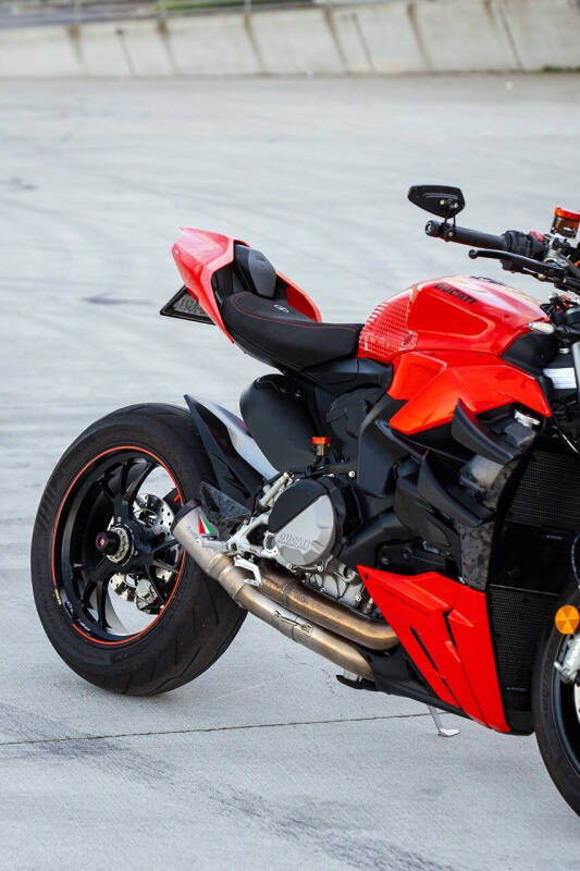 2023 Ducati Streetfighter V2
