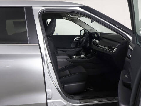 2026 Mitsubishi Outlander ES