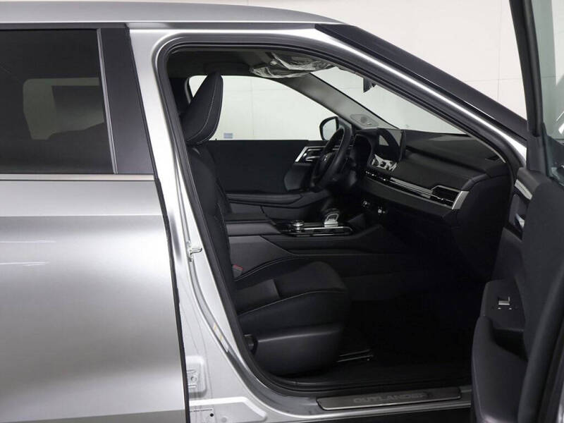 2026 Mitsubishi Outlander ES