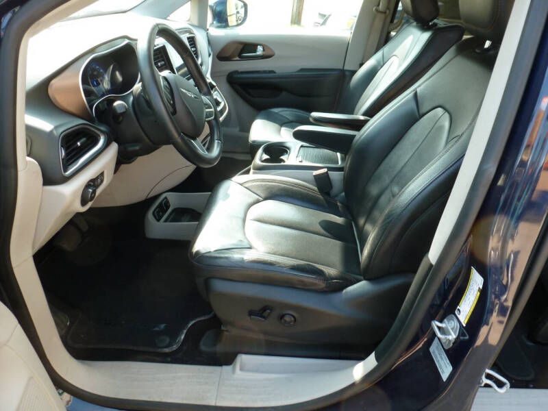 2017 Chrysler Pacifica Touring-L Plus