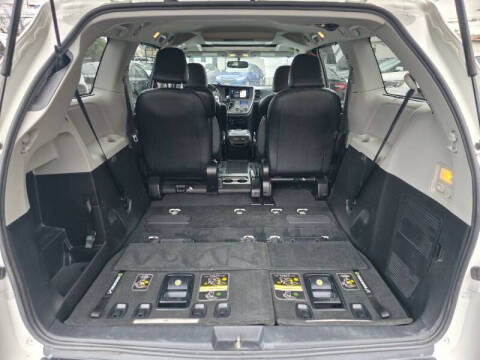 2016 Toyota Sienna SE 8-Passenger