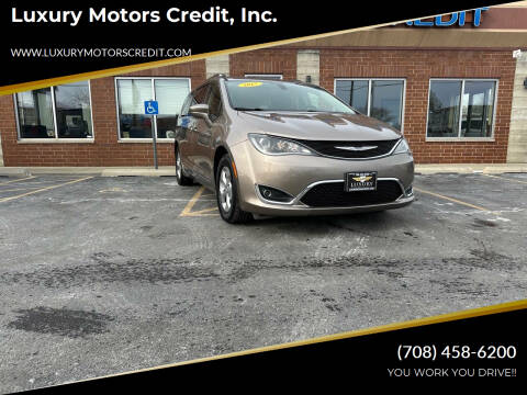 2017 Chrysler Pacifica for sale at Luxury Motors Credit, Inc. in Bridgeview IL