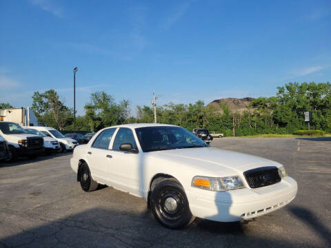 2003 Ford Crown Victoria for sale at Great Lakes AutoSports in Villa Park IL