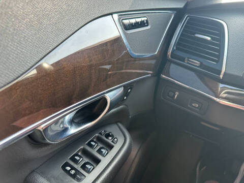 2017 Volvo XC90 T6 Momentum