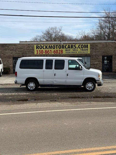 White 2013 Ford E-Series E-350 SD XL E-350 SD XL 3dr Passenger Van 2