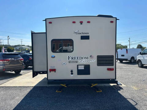 2016 Coachmen RV Freedom Express Liberty Ed