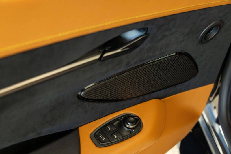 2025 Aston Martin Vantage