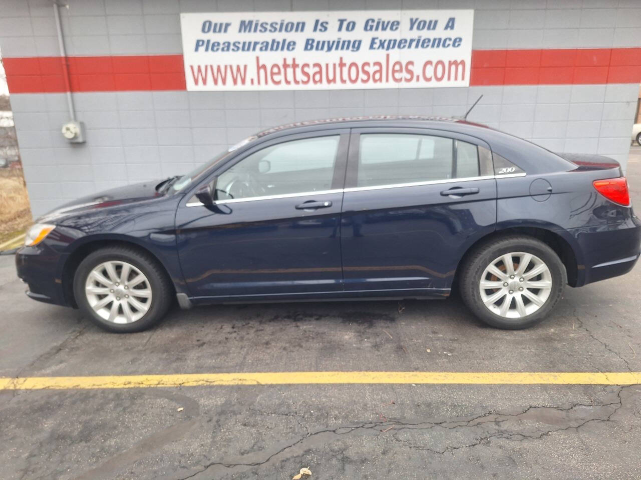 2013 Chrysler 200 Touring's photo