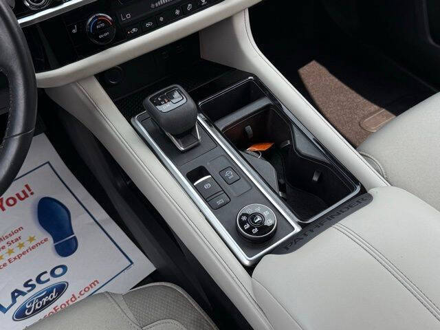 2022 Nissan Pathfinder SV