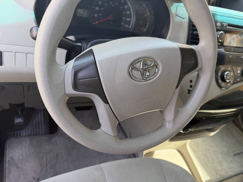 2013 Toyota Sienna L 7-Passenger