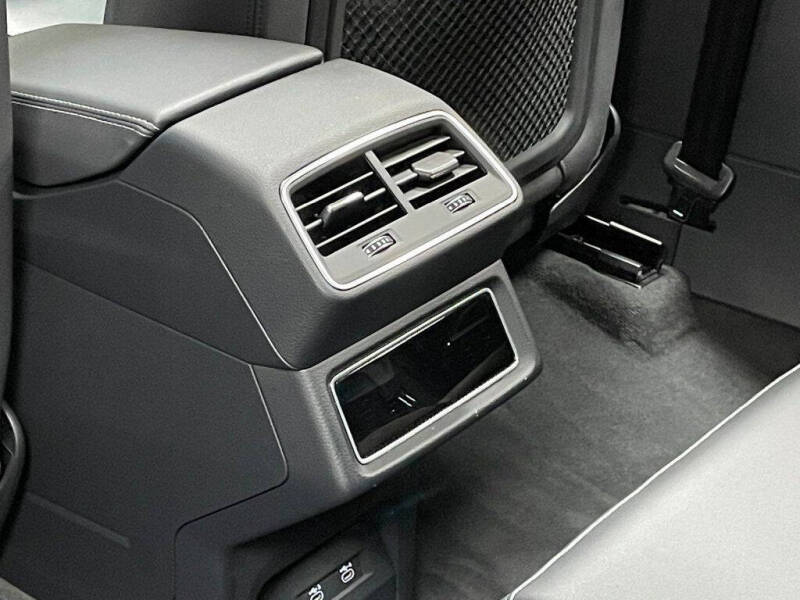 2021 Audi e-tron quattro Premium