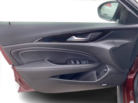 2019 Buick Regal TourX Essence