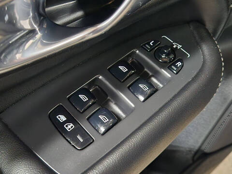 2022 Volvo XC90 T6 Inscription 6-Passenger