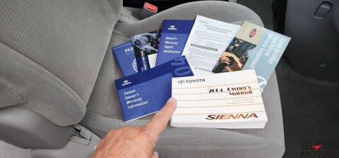 2004 Toyota Sienna LE 7 Passenger