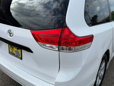 2011 Toyota Sienna Base 7-Passenger