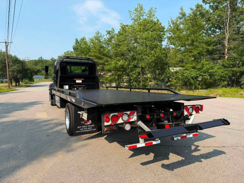 2025 Hino L6