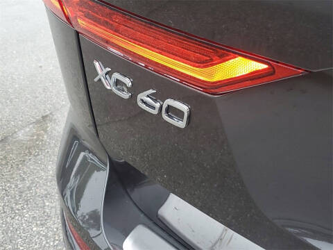 2025 Volvo XC60 B5 Core Dark Theme