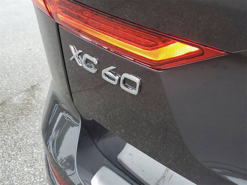 2025 Volvo XC60 B5 Core Dark Theme